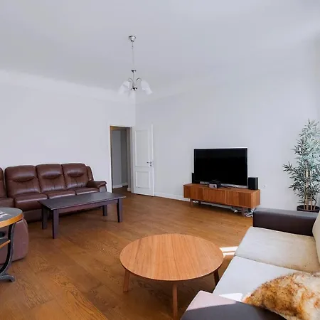 Gustav Apartment *